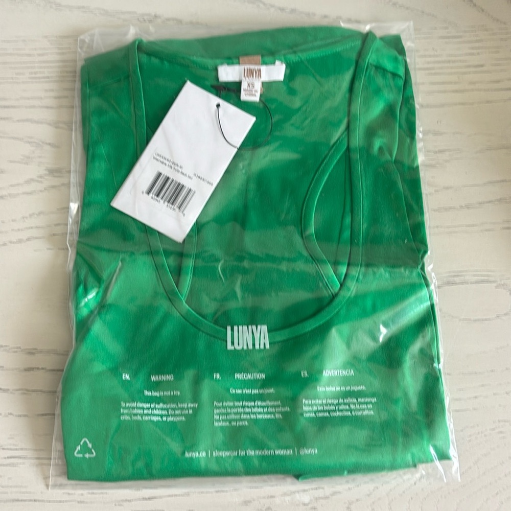 Lunya washable silk tulip back sleep set. Brand new original packaging.